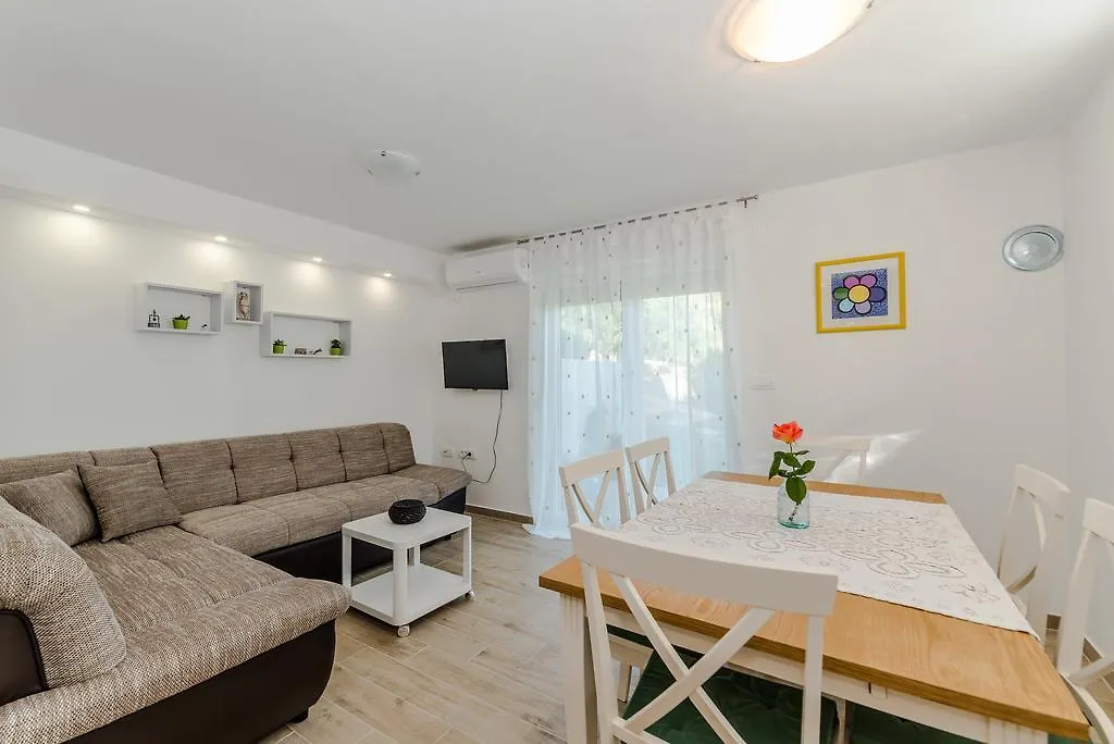 Apartment Robinson Podvrsje 0*,  Croatia