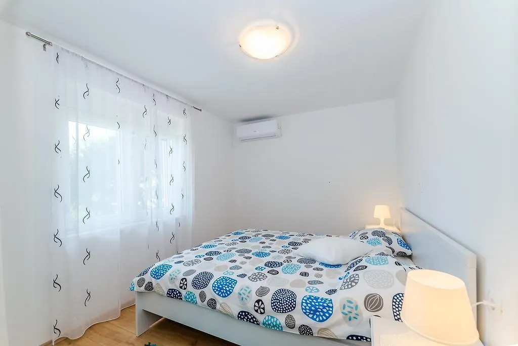 Apartment Robinson Podvrsje Croatia